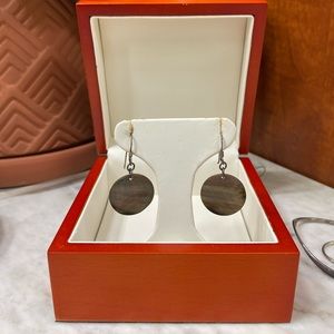 Mother of pearl minidisc dangling earrings.